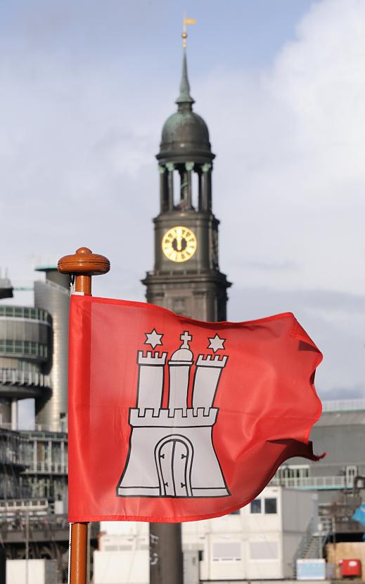 3570_0555 Hamburg Wappen auf der Hamburger Fahne. | Flaggen und Wappen in der Hansestadt Hamburg